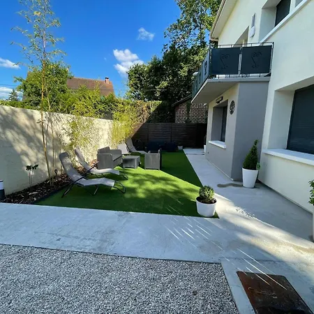 Isis Apartment